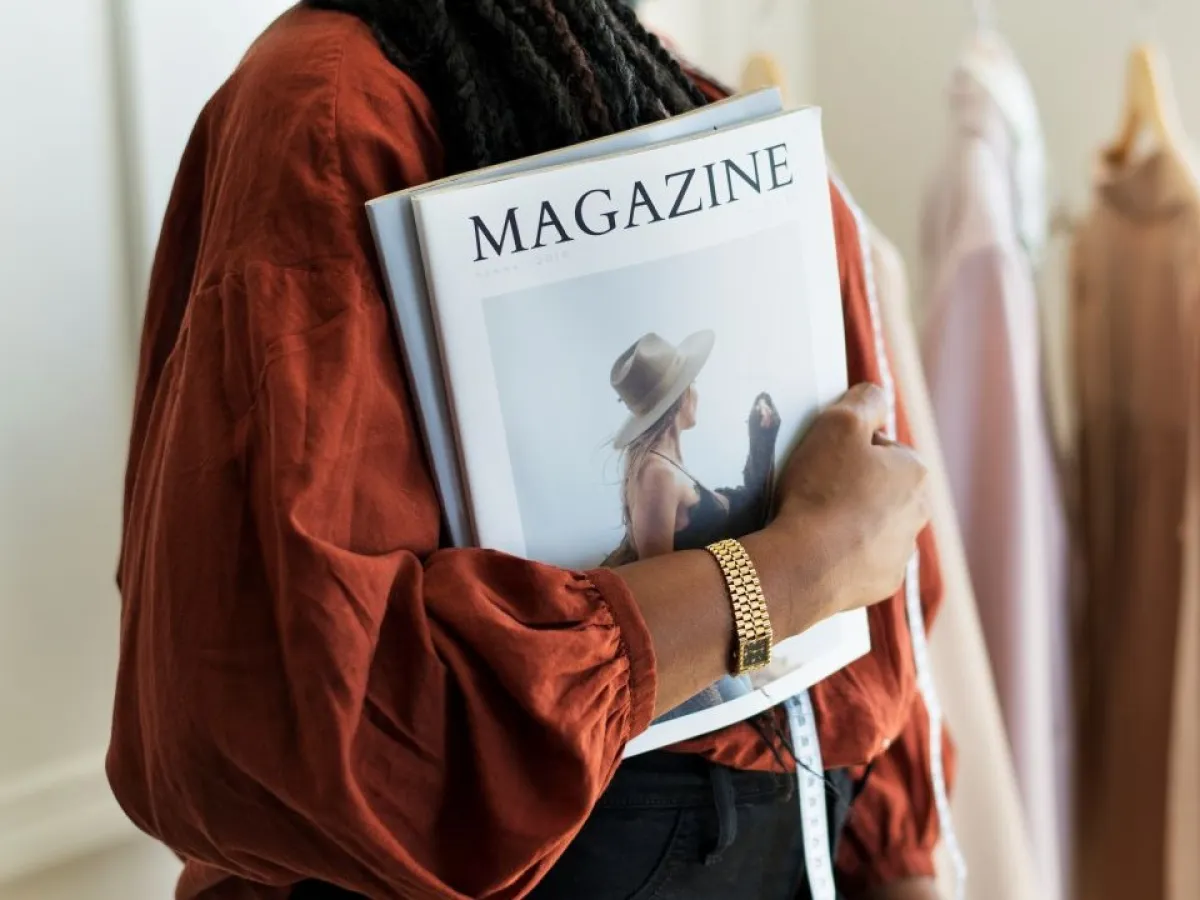 trabajar en una revisa de moda